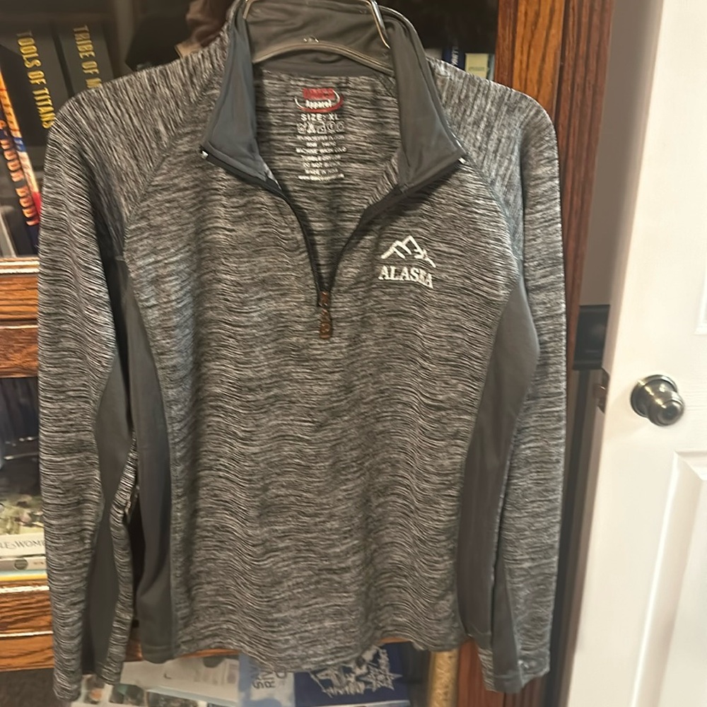 Alaska 34 zipper pullover